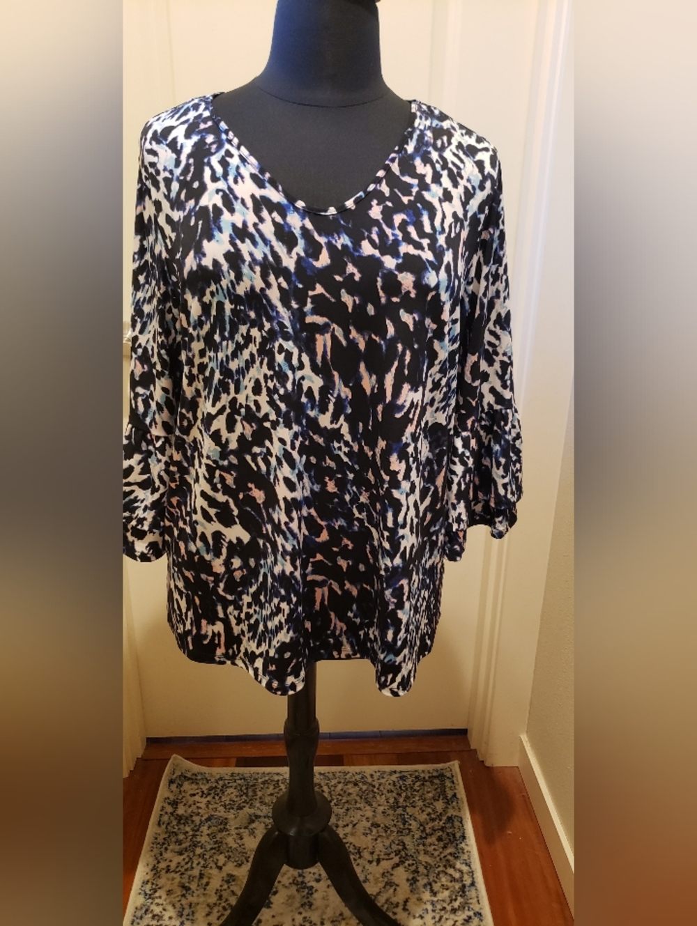 Jaclyn Smith Black, Blue, Pink and White Abstract Animal-Print V-Neck Tunic